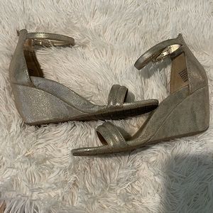 Kenneth Cole Wedges in Excellent Condition, only worn once